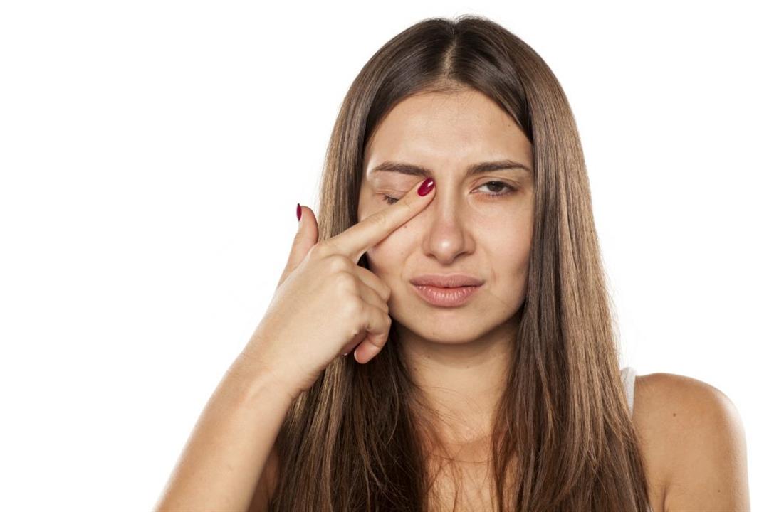 تنذرك بالجفاف والحساسية.. 8 أسباب وراء رفة العين تنذرك بالجفاف والحساسية.. 8 أسباب وراء رفة العين