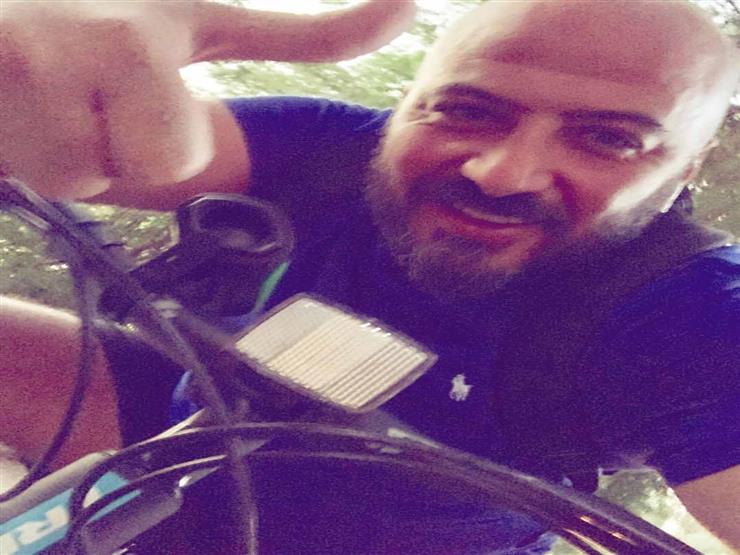 صور| مجدي الهواري يقود دراجة: "اشتروا عجل" صور| مجدي الهواري يقود دراجة: "اشتروا عجل"