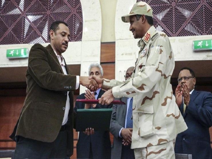 "لحظة تاريخية للسودان".. التوقيع بالأحرف الأولى على الإعلان الدستوري "لحظة تاريخية للسودان".. التوقيع بالأحرف الأولى على الإعلان الدستوري