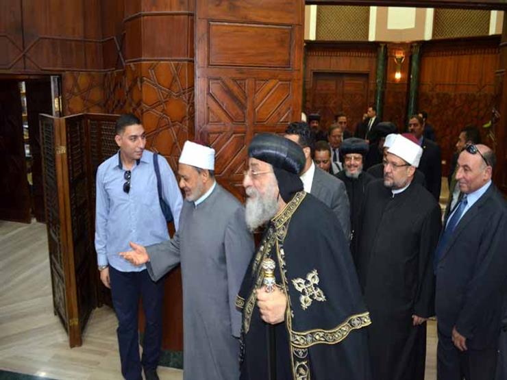 الطيب لتواضروس: يجب استثمار العلاقة بين الأزهر والكنيسة لنشر الأخلاق النبيلة الطيب لتواضروس: يجب استثمار العلاقة بين الأزهر والكنيسة لنشر الأخلاق النبيلة