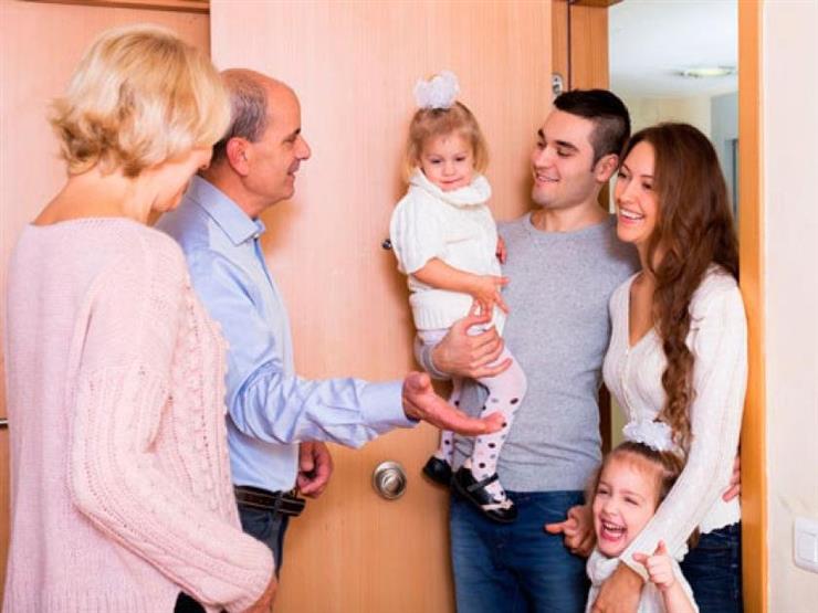 "مدة الزيارة نصف ساعة".. تعرف على إتيكيت زيارة العيد وإعطاء العيدية "مدة الزيارة نصف ساعة".. تعرف على إتيكيت زيارة العيد وإعطاء العيدية