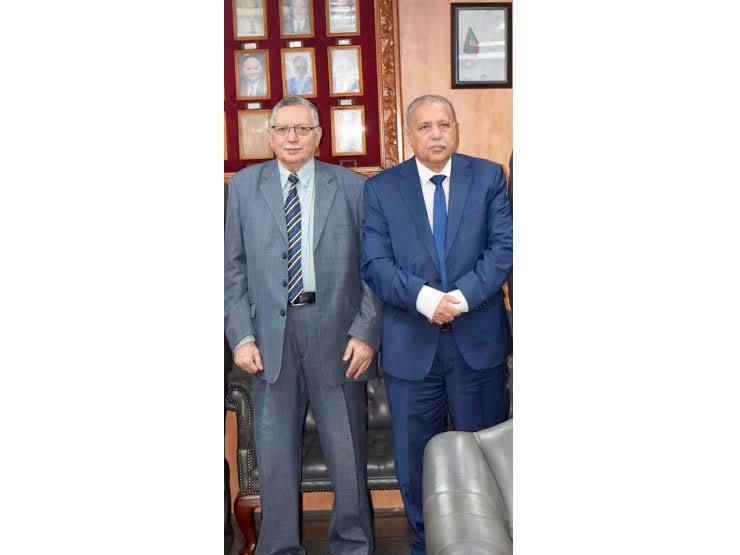 رئيس النيابة الإدارية يهنئ المستشار "أبو بكر" برئاسة هيئة قضايا الدولة رئيس النيابة الإدارية يهنئ المستشار "أبو بكر" برئاسة هيئة قضايا الدولة