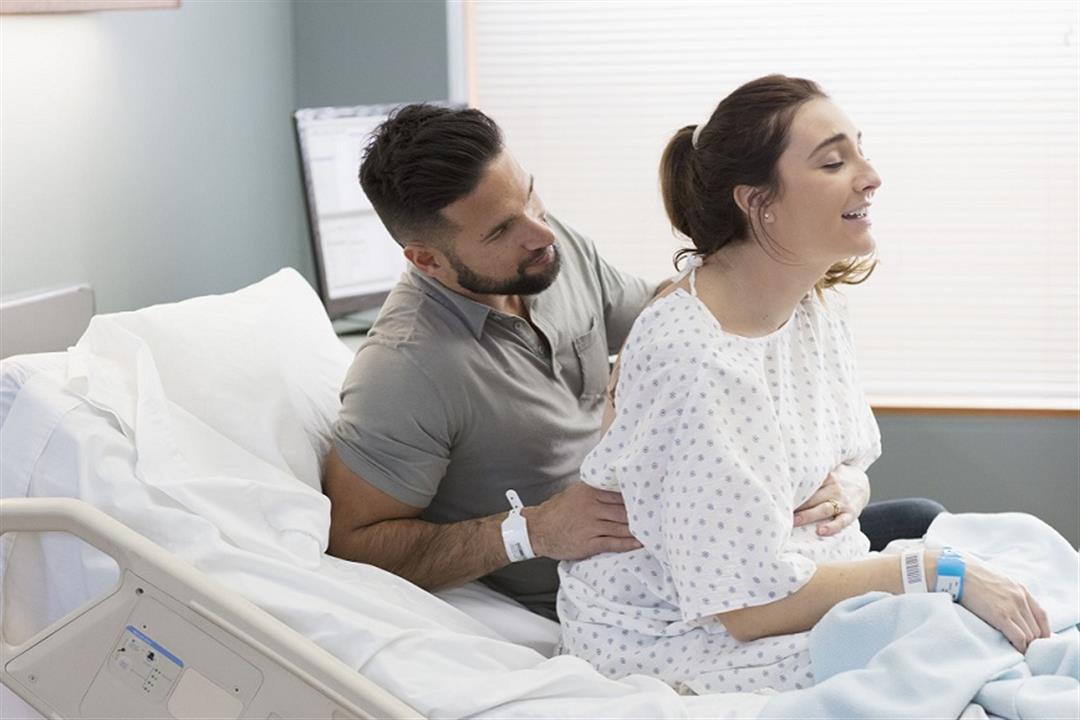 لتسهيل الولادة الولادة الطبيعية في المنزل بمساعدة الزوج ...