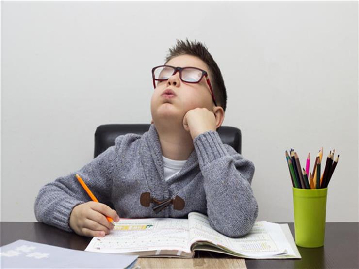 تصيبه بمخاطر عديدة.. إليكِ تأثير الواجبات المدرسية على صحة طفلِك تصيبه بمخاطر عديدة.. إليكِ تأثير الواجبات المدرسية على صحة طفلِك