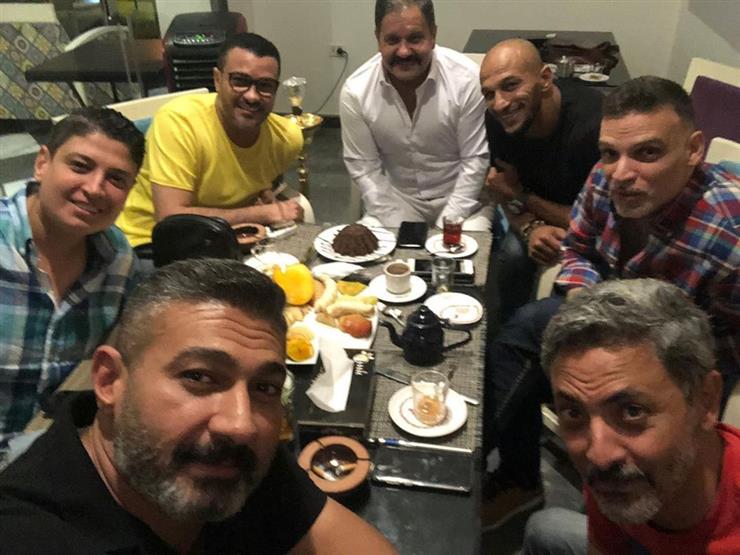 جلسة تجمع ياسر جلال وفتحي عبدالوهاب ورجب.. والجمهور يتسأل جلسة تجمع ياسر جلال وفتحي عبدالوهاب ورجب.. والجمهور يتسأل