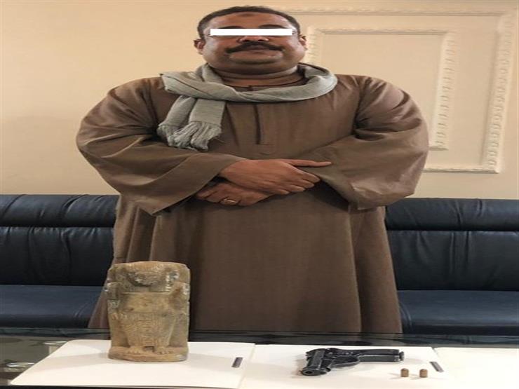 ضبط عامل وبحوزته طبنجة غير مرخصة وتمثال يشتبه في أثريته بسوهاج ضبط عامل وبحوزته طبنجة غير مرخصة وتمثال يشتبه في أثريته بسوهاج