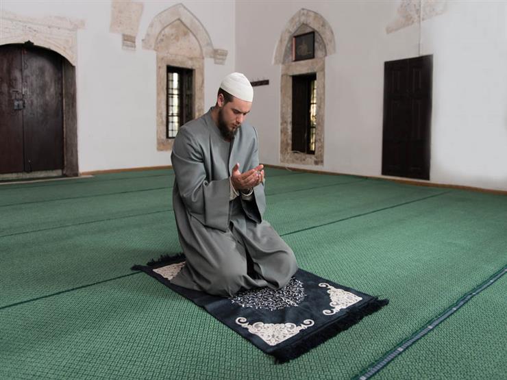 الدعاء بعد التشهد وقبل السلام من الصلاة سُنة نبوية مهجورة.. اعرف بعض الأدعية المأثورة الدعاء بعد التشهد وقبل السلام من الصلاة سُنة نبوية مهجورة.. اعرف بعض الأدعية المأثورة