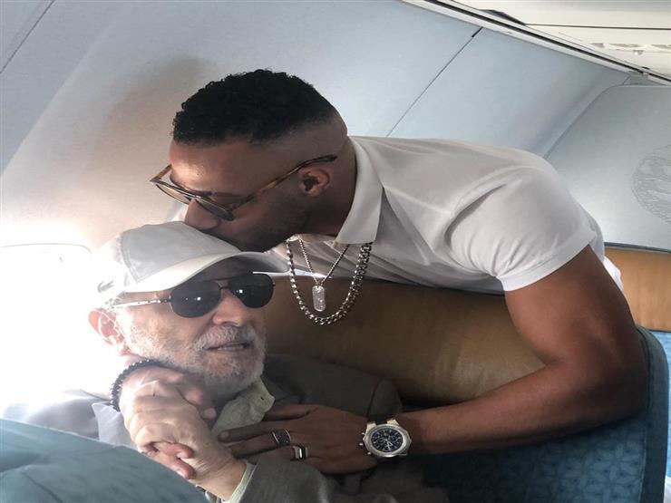صورة.. محمد رمضان يقبل رأس "أبوزهرة" في طريقه لمهرجان الجونة صورة.. محمد رمضان يقبل رأس "أبوزهرة" في طريقه لمهرجان الجونة