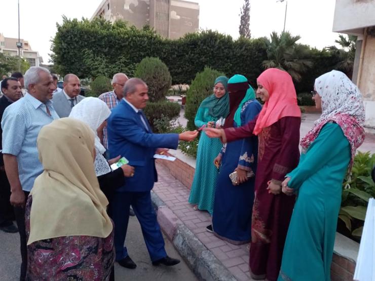 رئيس جامعة الأزهر يطمئن على تسكين الطالبات بالمدن الجامعية رئيس جامعة الأزهر يطمئن على تسكين الطالبات بالمدن الجامعية