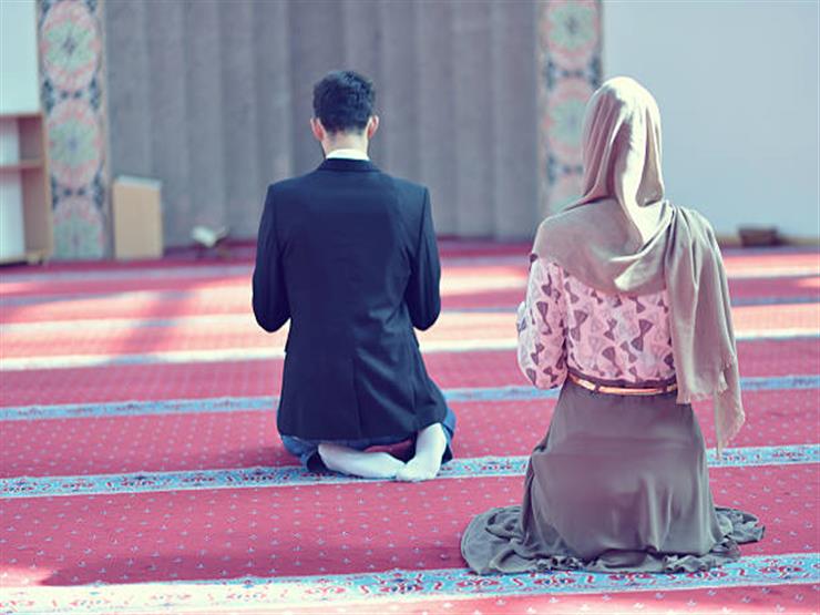 أين أقف عندما يؤمني زوجي في الصلاة؟.. أمين الفتوى يجيب أين أقف عندما يؤمني زوجي في الصلاة؟.. أمين الفتوى يجيب
