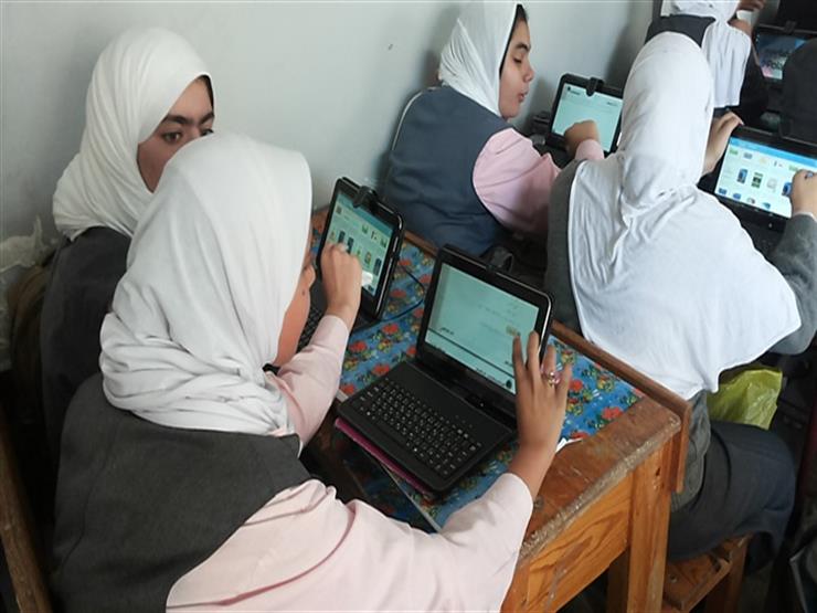 على دفعتين .. بدء تسليم أجهزة "التابلت" لطلاب أولى ثانوي الشهر المقبل على دفعتين .. بدء تسليم أجهزة "التابلت" لطلاب أولى ثانوي الشهر المقبل