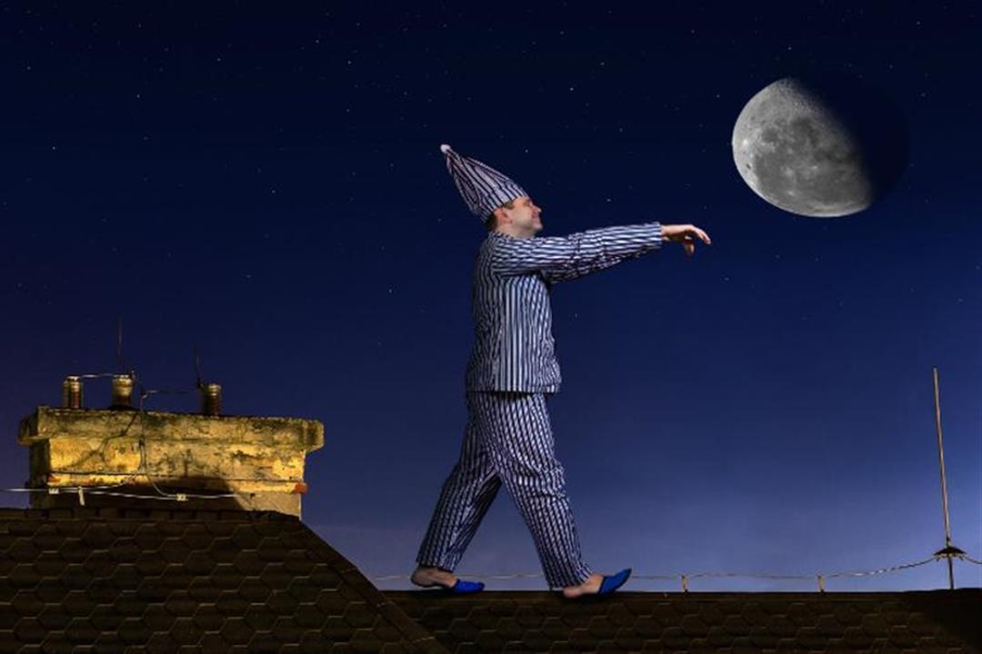 أخطرها الضغوط النفسية.. 7 أسباب تدفعك للمشي أثناء النوم (صور) أخطرها الضغوط النفسية.. 7 أسباب تدفعك للمشي أثناء النوم (صور)