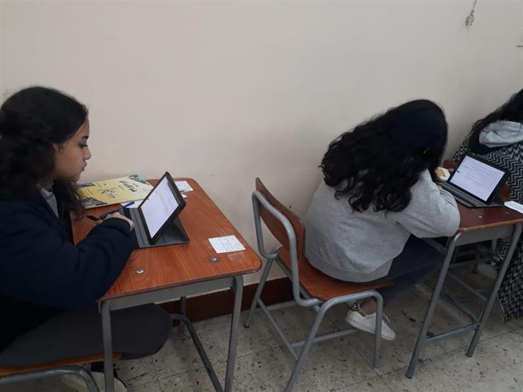 571 ألف طالب بثانية ثانوي يؤدون امتحان مادتي "الكيمياء" و"الجغرافيا" إلكترونيًا 571 ألف طالب بثانية ثانوي يؤدون امتحان مادتي "الكيمياء" و"الجغرافيا" إلكترونيًا