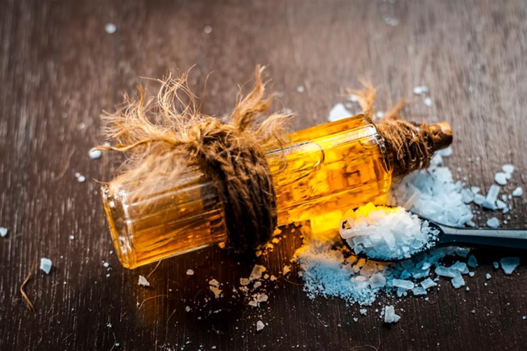 مسكن للآلام ويعالج الإكزيما.. 7 فوائد لا تتوقعها لزيت الكافور مسكن للآلام ويعالج الإكزيما.. 7 فوائد لا تتوقعها لزيت الكافور