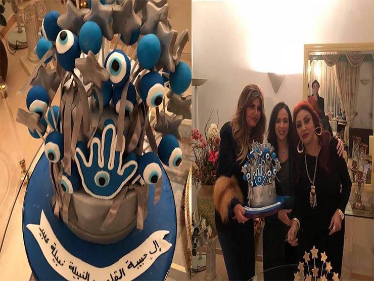"هل خوف من الحسد؟".. تورتة عيد ميلاد نبيلة عبيد بـ"العيون الزرقاء" للعام الثاني "هل خوف من الحسد؟".. تورتة عيد ميلاد نبيلة عبيد بـ"العيون الزرقاء" للعام الثاني
