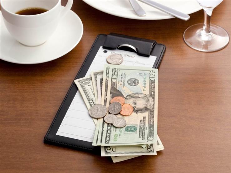 مشاهير يتركون أرقاما خيالية كـ"تيبس": أحدهم دفع 4000 ألف دولار مشاهير يتركون أرقاما خيالية كـ"تيبس": أحدهم دفع 4000 ألف دولار