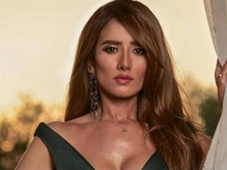 زينة تنشر صورة زفاف والديها وأخرى من طفولتها زينة تنشر صورة زفاف والديها وأخرى من طفولتها