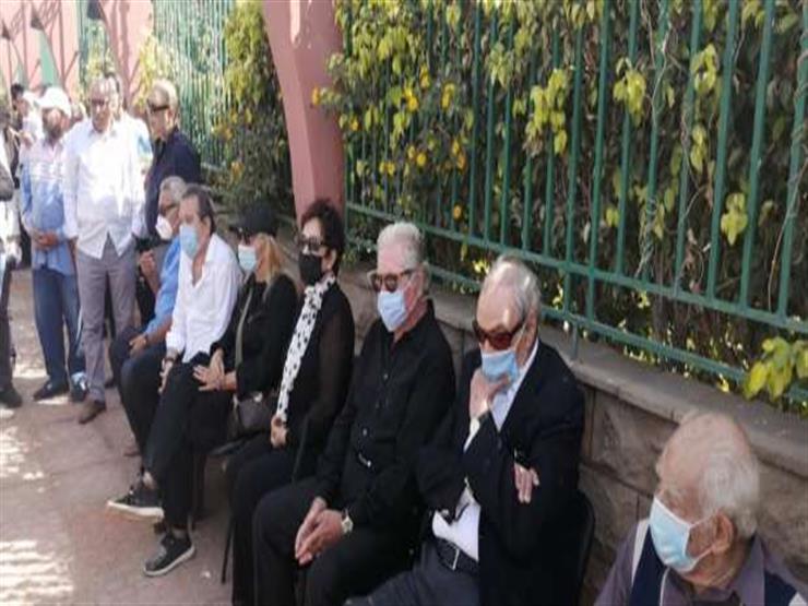 صورة- نادية الجندي وعزت العلايلي في جنازة محمود ياسين صورة- نادية الجندي وعزت العلايلي في جنازة محمود ياسين
