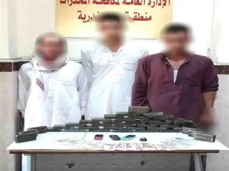 "حشيش وأفيون".. الداخلية تضبط مخدرات بالإسكندرية والسويس بقيمة 720 ألف جنيه "حشيش وأفيون".. الداخلية تضبط مخدرات بالإسكندرية والسويس بقيمة 720 ألف جنيه