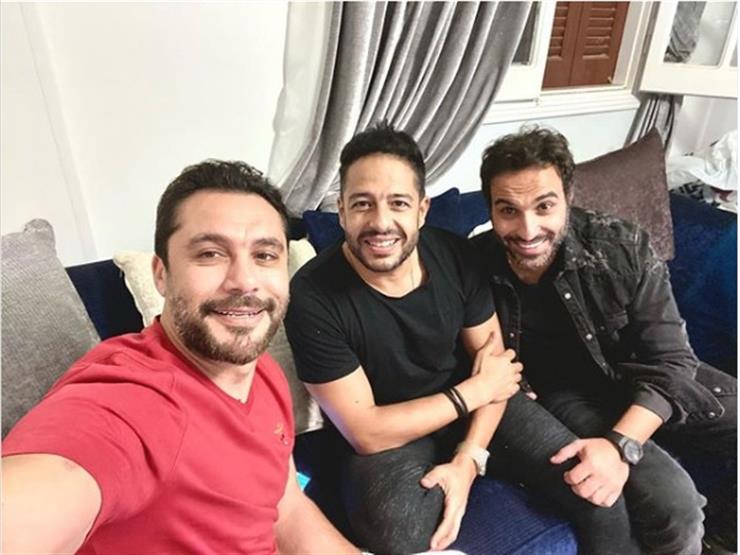 هكذا احتفل حماقي وفهمي وأحمد حسن بفوز الأهلي على الوداد (صورة) هكذا احتفل حماقي وفهمي وأحمد حسن بفوز الأهلي على الوداد (صورة)