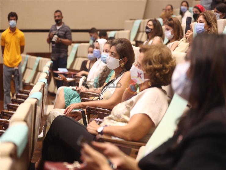 "الجونة السينمائي" يواصل فعالياته وسط التزام بالإجراءات الوقائية "الجونة السينمائي" يواصل فعالياته وسط التزام بالإجراءات الوقائية