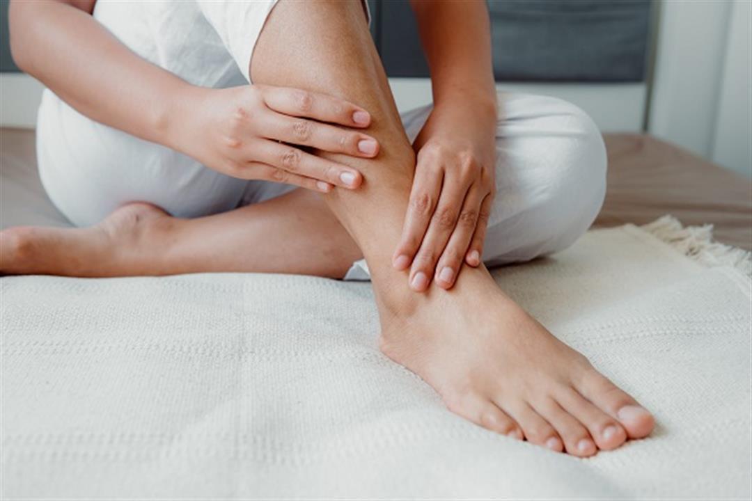 تغنيك عن الطبيب.. 5 طرق منزلية لعلاج تورم الساقين تغنيك عن الطبيب.. 5 طرق منزلية لعلاج تورم الساقين