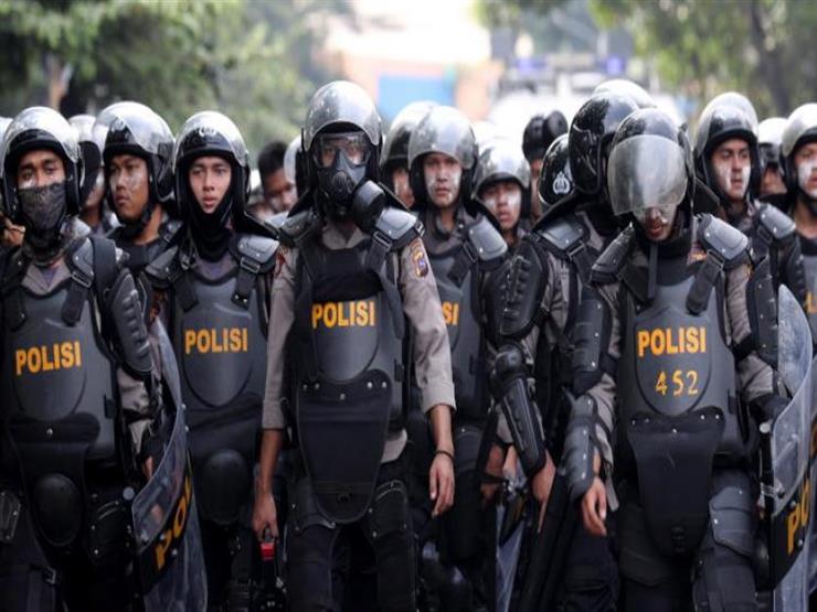 إندونيسيا.. احتجاجات ضد قانون العمل والشرطة تطلق الغاز المسيل للدموع إندونيسيا.. احتجاجات ضد قانون العمل والشرطة تطلق الغاز المسيل للدموع