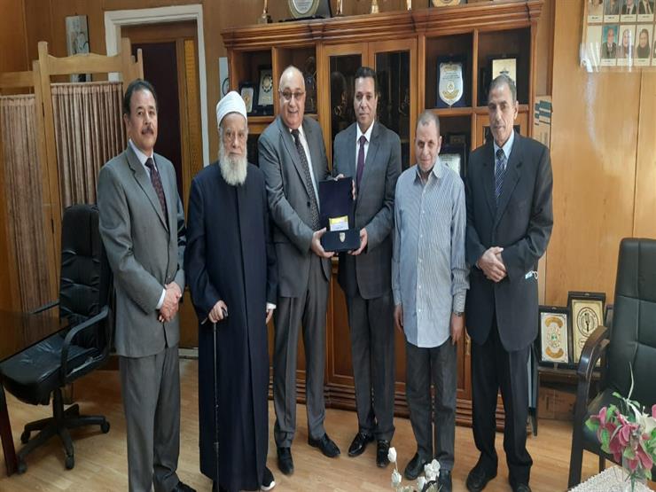 أسرة الشيخ عبدالباسط عبدالصمد تُهدي "ماسبيرو" نسخة مرتلة من القرآن برواية "ورش" أسرة الشيخ عبدالباسط عبدالصمد تُهدي "ماسبيرو" نسخة مرتلة من القرآن برواية "ورش"