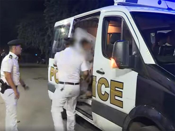 ضبط 3 سيارات نقل محملة بـ 118 جوال ذهب خام في أسوان ضبط 3 سيارات نقل محملة بـ 118 جوال ذهب خام في أسوان