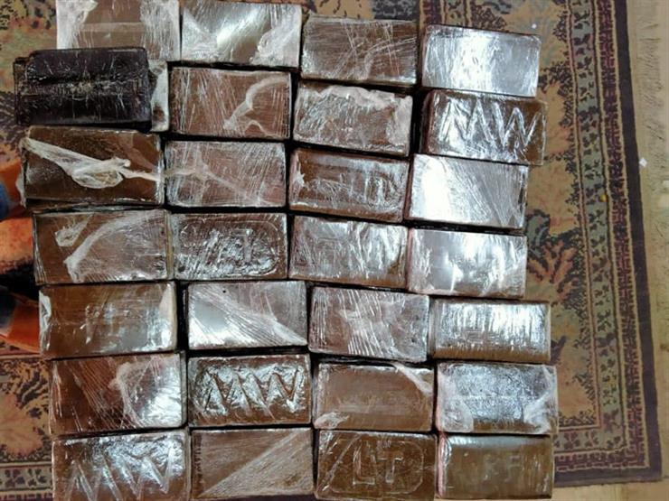 ضبط "120 فرش حشيش" داخل سيارة في كمين بالغربية ضبط "120 فرش حشيش" داخل سيارة في كمين بالغربية