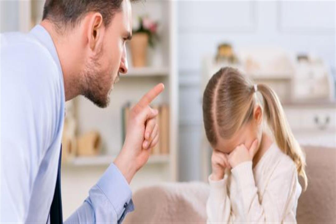 أخطرها الحرق بالشمعة.. أساليب عقاب تدمر نفسية الطفل أخطرها الحرق بالشمعة.. أساليب عقاب تدمر نفسية الطفل