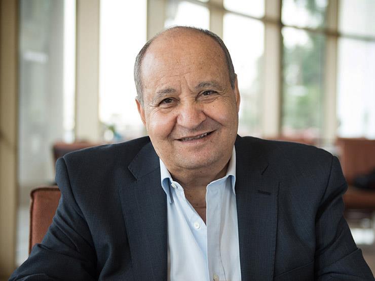 "كلمة بحبك عقد" و"إنت بترقص بلسانك ".. مشاهد لا تنسى في سينما وحيد حامد "كلمة بحبك عقد" و"إنت بترقص بلسانك ".. مشاهد لا تنسى في سينما وحيد حامد