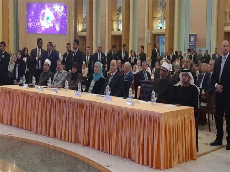 محافظ القاهرة: تعيين 161 من الحاصلين على شهادة الـ5% خلال 2019 محافظ القاهرة: تعيين 161 من الحاصلين على شهادة الـ5% خلال 2019