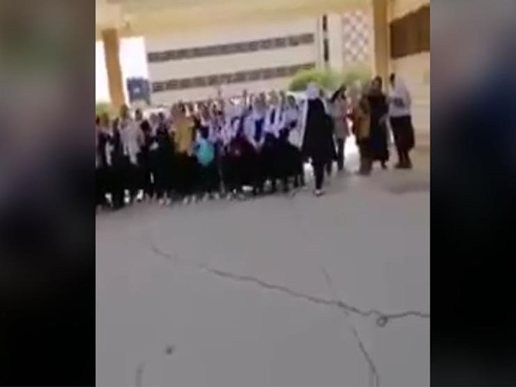 أول إجراء رسمي من "التعليم" عقب تداول فيديو رقص طالبات على "بنت الجيران" أول إجراء رسمي من "التعليم" عقب تداول فيديو رقص طالبات على "بنت الجيران"