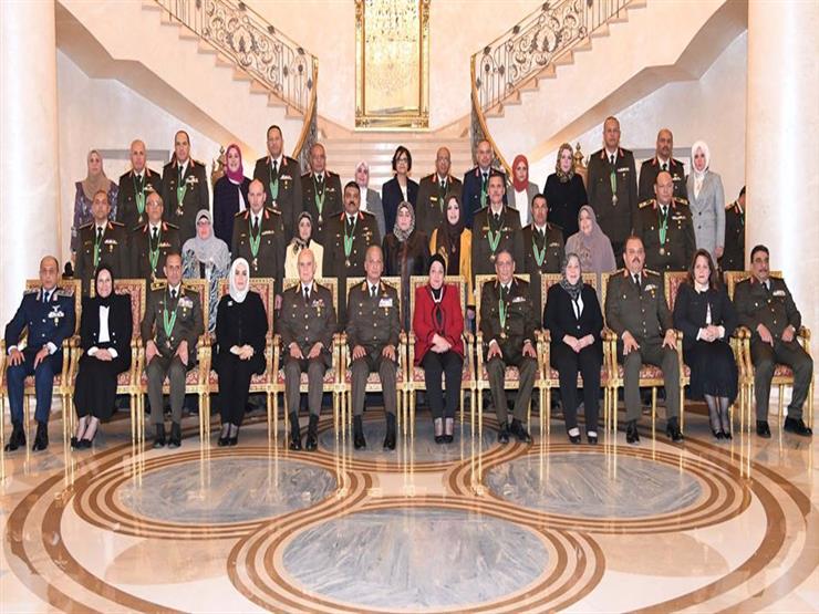 وزير الدفاع يكرم قادة القوات المسلحة المحالين للتقاعد وزير الدفاع يكرم قادة القوات المسلحة المحالين للتقاعد