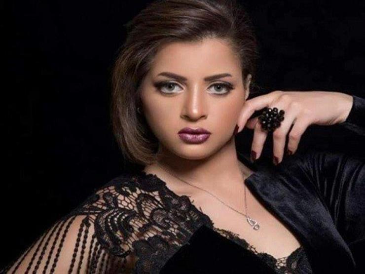 بعد أزمتها الأخيرة| منى فاروق: رجعت بلدي بعد 3 أشهر تعبًا بعد أزمتها الأخيرة| منى فاروق: رجعت بلدي بعد 3 أشهر تعبًا