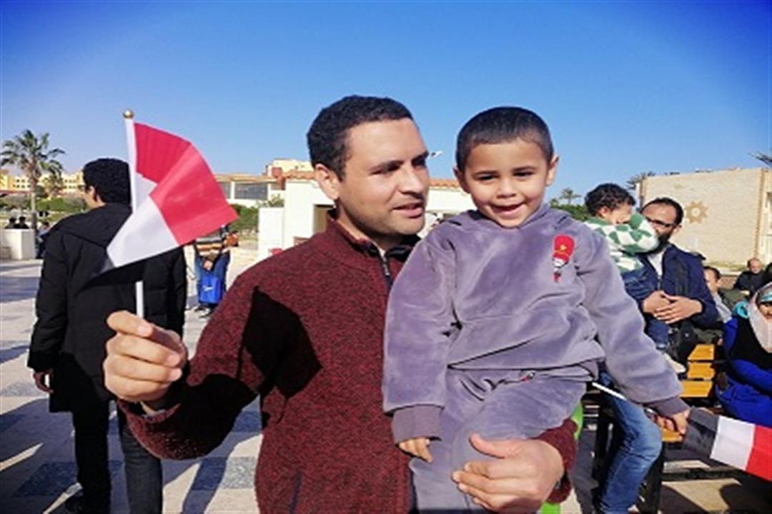 عزل اختياري.. أسرة "جمعة" تمكث في المنزل 15 يومًا بعد الحجر الصحي عزل اختياري.. أسرة "جمعة" تمكث في المنزل 15 يومًا بعد الحجر الصحي