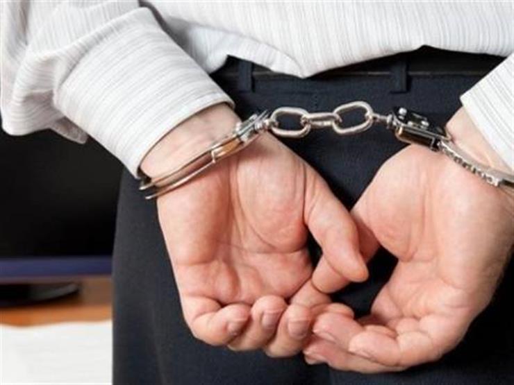 سقوط مزور المحررات الحكومية في قبضة مباحث عين شمس سقوط مزور المحررات الحكومية في قبضة مباحث عين شمس