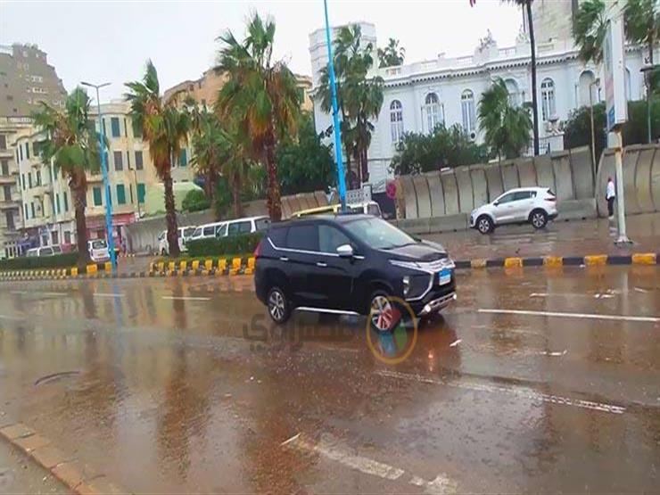 قبل الذروة.. نصائح مهمة لتفادي حوادث السير أثناء القيادة تحت الأمطار قبل الذروة.. نصائح مهمة لتفادي حوادث السير أثناء القيادة تحت الأمطار
