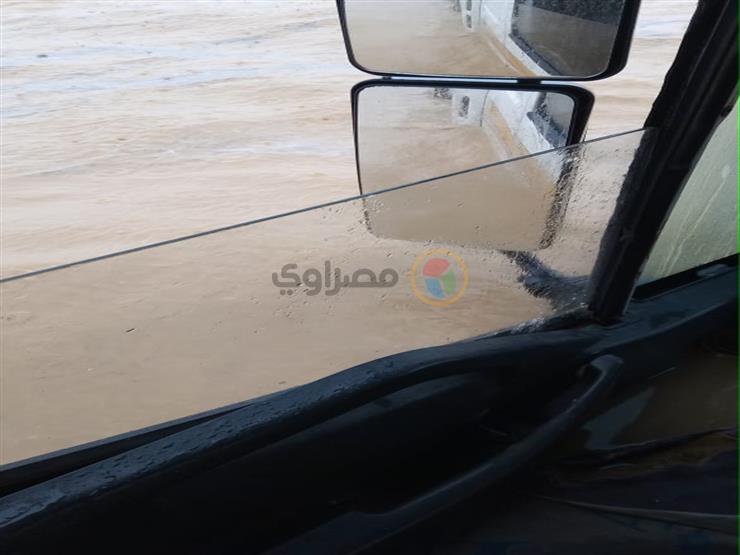 مياه الأمطار تغلق الطريق الصحراوي الشرقي بالمنيا مياه الأمطار تغلق الطريق الصحراوي الشرقي بالمنيا