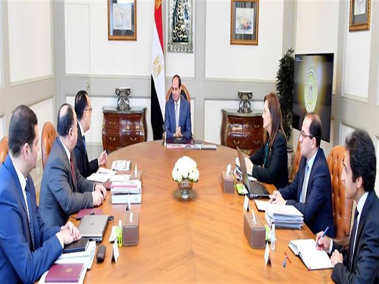 السيسي يوجه بزيادة حد الإعفاء الضريبي للعاملين بأجر من 8 آلاف إلى 15 ألف جنيه سنويًا السيسي يوجه بزيادة حد الإعفاء الضريبي للعاملين بأجر من 8 آلاف إلى 15 ألف جنيه سنويًا