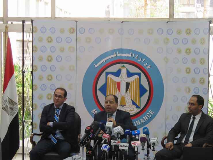 علاوتان من أول يوليو.. الحكومة تعلن زيادة أجور موظفي الدولة علاوتان من أول يوليو.. الحكومة تعلن زيادة أجور موظفي الدولة