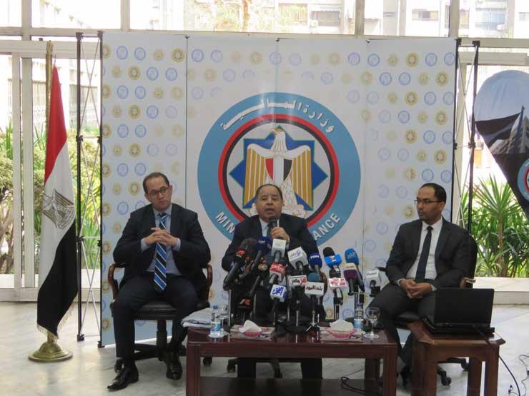 معيط: 34 مليون جنيه مكافآت تشجيعية للعاملين بالحجر الصحي ومستشفيات العزل معيط: 34 مليون جنيه مكافآت تشجيعية للعاملين بالحجر الصحي ومستشفيات العزل