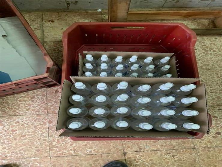 جريمة في المدافن.. ضبط صاحب محل مُنظفات يُصنع كحوليات مضروبة بالقاهرة جريمة في المدافن.. ضبط صاحب محل مُنظفات يُصنع كحوليات مضروبة بالقاهرة