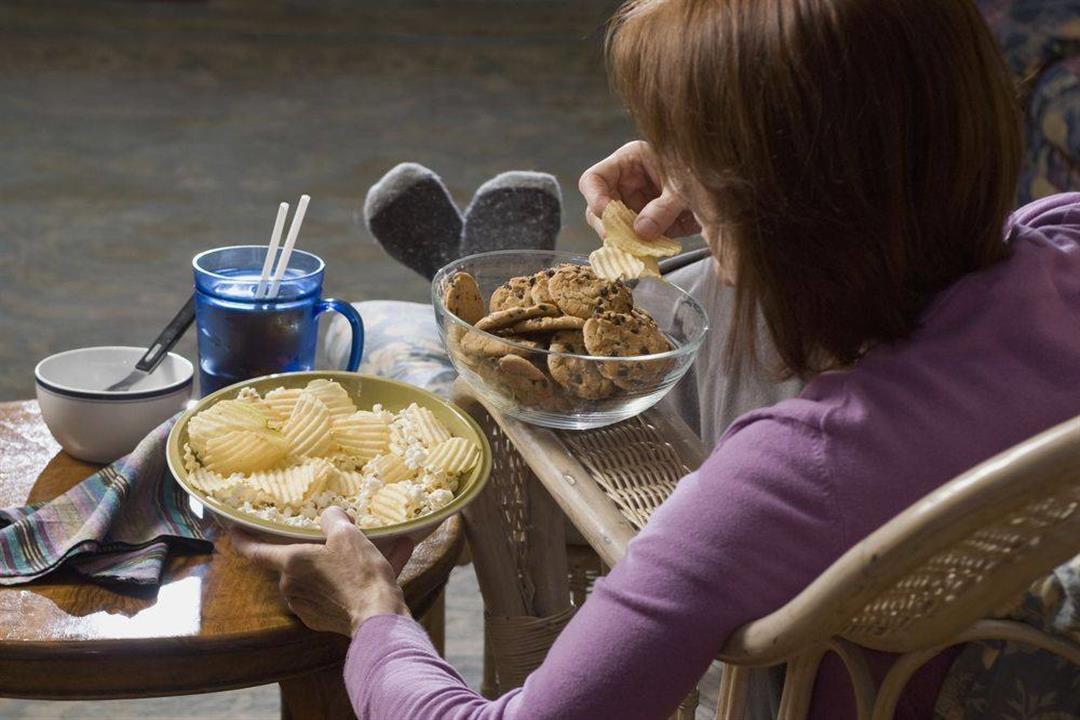 فيروس كورونا| 5 أطعمة يحظر تناولها خلال فترة العزل المنزلي (صور) فيروس كورونا| 5 أطعمة يحظر تناولها خلال فترة العزل المنزلي (صور)