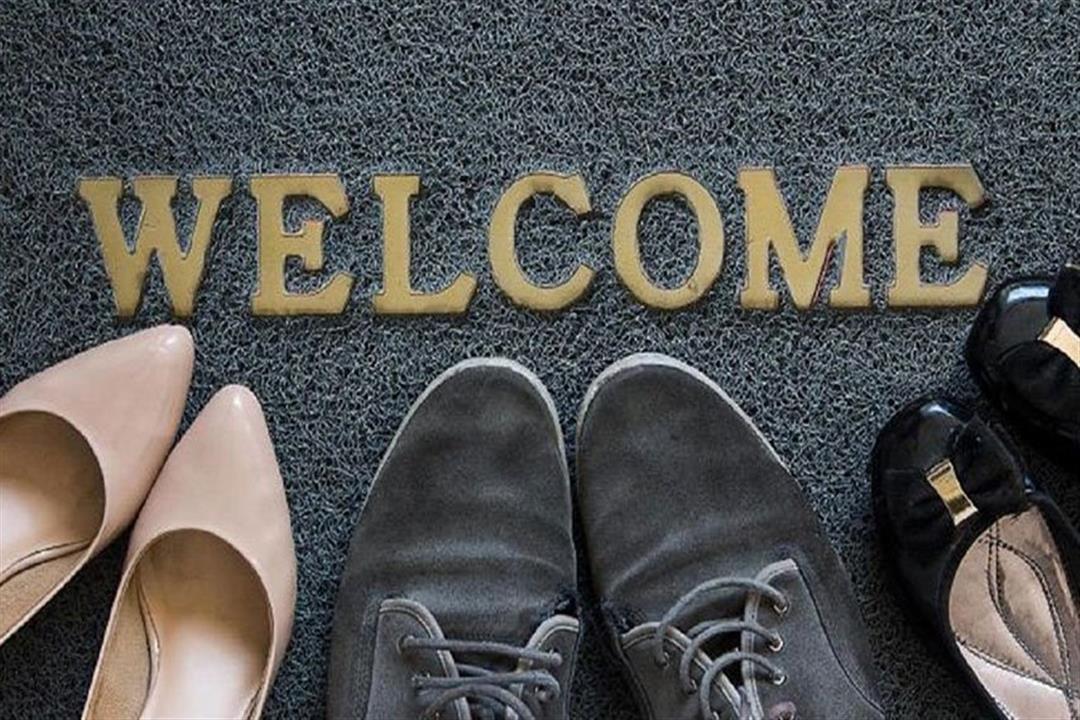خرافة أم حقيقة علمية؟.. خلع الحذاء خارج المنزل يحميك من كورونا خرافة أم حقيقة علمية؟.. خلع الحذاء خارج المنزل يحميك من كورونا