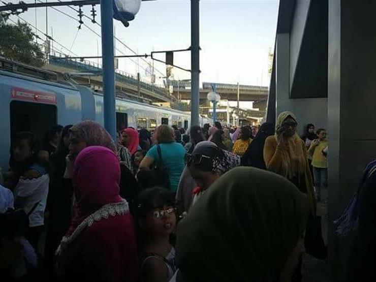 وزير النقل يعلق على زحام المترو بعد تطبيق حظر التجوال وزير النقل يعلق على زحام المترو بعد تطبيق حظر التجوال