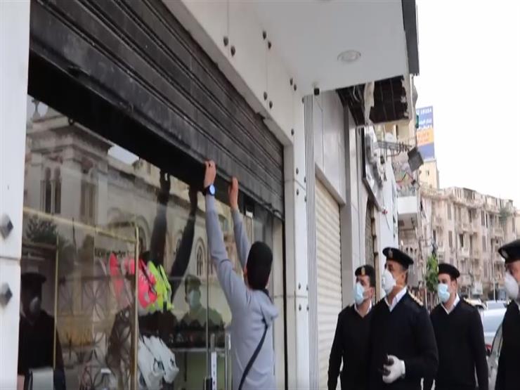 "كله يلتزم بالمواعيد.. اتفضل اقفل".. كيف طبقت الداخلية قراري الغلق والحظر؟ - فيديو "كله يلتزم بالمواعيد.. اتفضل اقفل".. كيف طبقت الداخلية قراري الغلق والحظر؟ - فيديو
