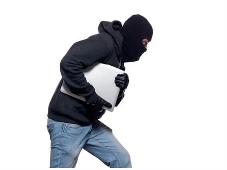 أحدهم ظن أنه يرتدي طاقية الإخفاء.. قصص أغبى 6 لصوص في العالم أحدهم ظن أنه يرتدي طاقية الإخفاء.. قصص أغبى 6 لصوص في العالم