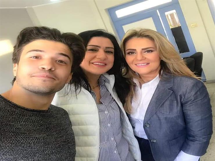 رانيا محمود ياسين تنشر صورة من كواليس فلانتينو مصراوى